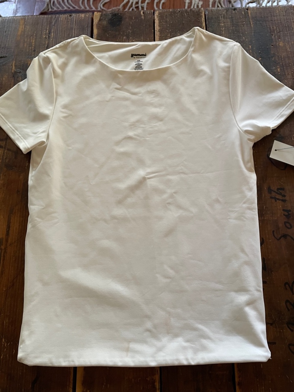 Francesca's Collections Short Sleeve Tee in Cream